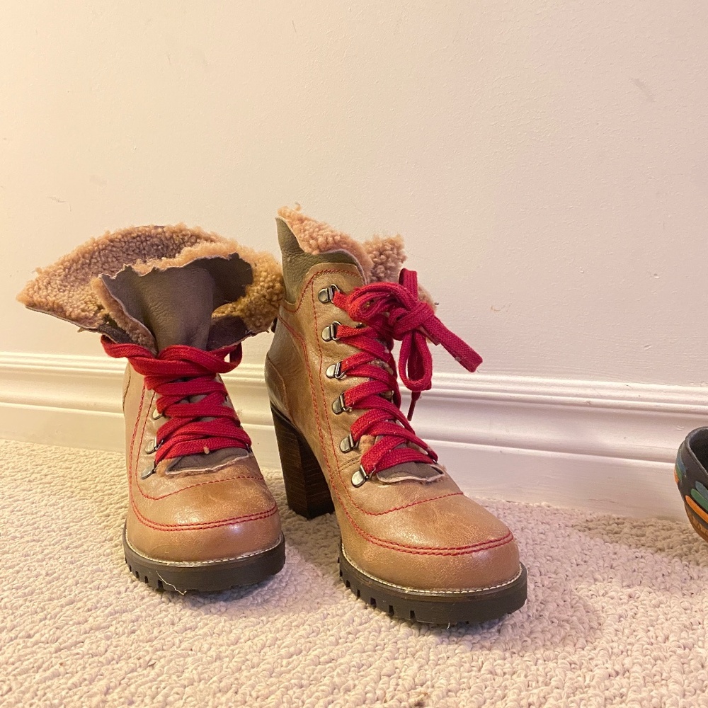 Women’s beige boots size 10